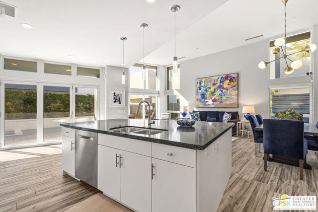 431 Suave Lane, Palm Springs CA: https://media.crmls.org/mediaz/266c7d30-2c41-4eb5-8ce0-d9bcf28ebaf6.jpg