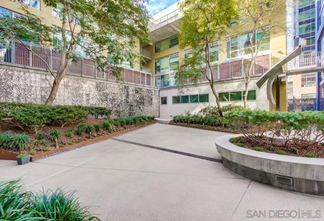 321 10th Ave, San Diego CA: https://media.crmls.org/mediaz/266ca357-8d49-4149-b940-60552789c18d.jpg