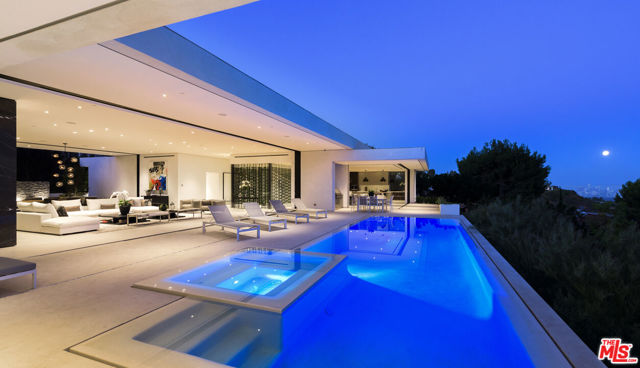 1535 Carla, Beverly Hills CA: https://media.crmls.org/mediaz/266d3cc1-ee65-4af8-8680-e0202b6ce93c.jpg