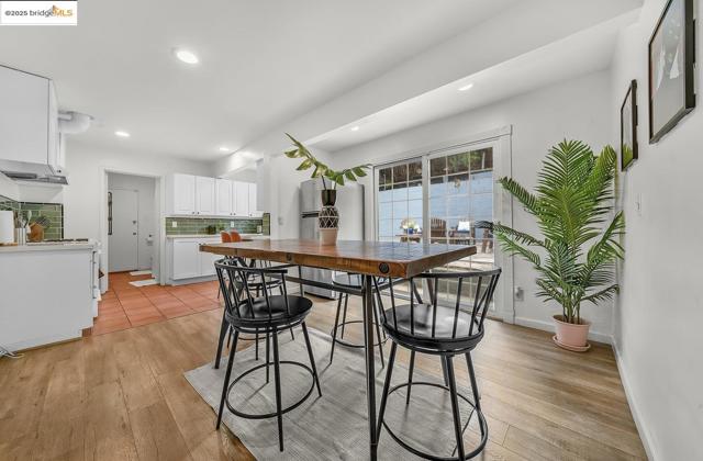 2162 35th Avenue, Oakland CA: https://media.crmls.org/mediaz/266d79bf-5abe-47d1-88f9-a27c66cc504f.jpg