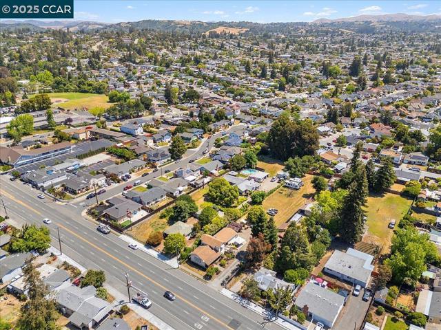 19358 Lake Chabot Rd, Castro Valley CA: https://media.crmls.org/mediaz/266db59c-9cd3-40ff-a9b6-d2174be6272e.jpg