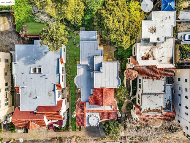 2340 Virginia St, Berkeley CA: https://media.crmls.org/mediaz/266dda0e-6a52-4731-beac-50c0d126b2e5.jpg