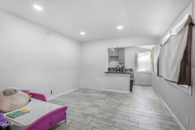 136 N Garfield Avenue, Oxnard CA: https://media.crmls.org/mediaz/266e98f0-0328-4d05-bcc8-710d66be46a8.jpg