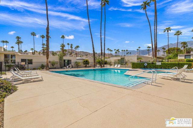 207 Desert Lakes Drive, Palm Springs CA: https://media.crmls.org/mediaz/266ec628-5e7a-48f1-9704-58cd290cc581.jpg