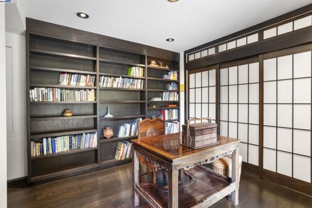 3 Abbott Way, Piedmont CA: https://media.crmls.org/mediaz/266ef7af-c6a7-404f-811b-ed1fcd7904f9.jpg
