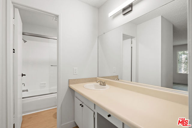 1352 S Carmelina Avenue, Los Angeles CA: https://media.crmls.org/mediaz/266f1cd9-35b9-4c01-8a8d-9ac722843758.jpg