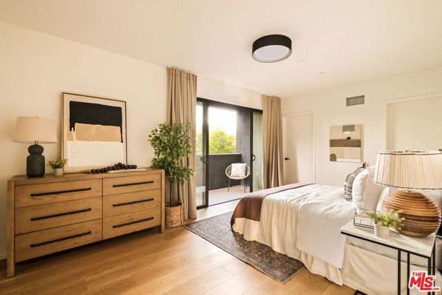 1900 Penmar Avenue, Venice CA: https://media.crmls.org/mediaz/266f374c-82c2-4381-9044-6debb90a930b.jpg