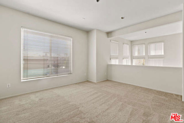 10790 Rose Avenue, Los Angeles CA: https://media.crmls.org/mediaz/266f594c-ef14-4360-b19e-9597c18ede1b.jpg