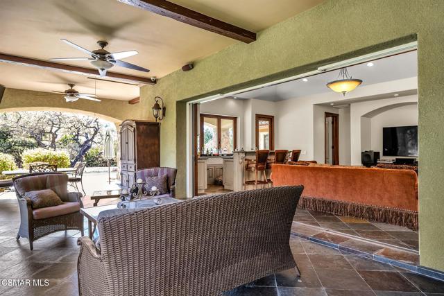 1826 Crystal View Circle, Newbury Park CA: https://media.crmls.org/mediaz/26704b19-3690-4d60-8160-c2dff90a2baf.jpg