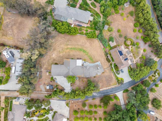 3048 Jason Road, Fallbrook CA: https://media.crmls.org/mediaz/2670a7a5-11c1-4be1-8839-09313f679dcc.jpg