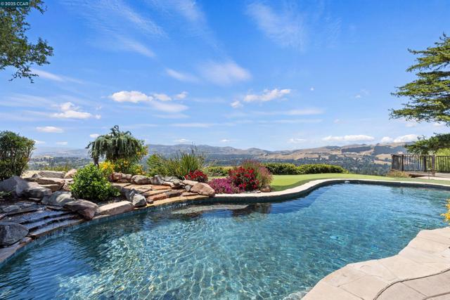 70 Sherburne Hills, Danville CA: https://media.crmls.org/mediaz/2670c4e2-9ecf-4e53-8055-61ad027fdac2.jpg