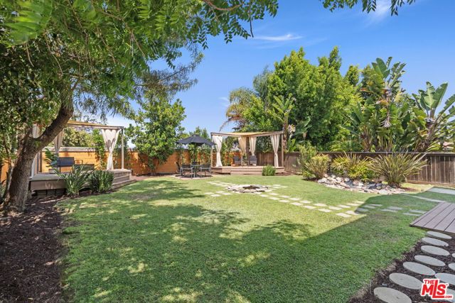 7725 Victoria Avenue, Inglewood CA: https://media.crmls.org/mediaz/2670cd33-ec41-4375-b5f1-40f4f333e338.jpg