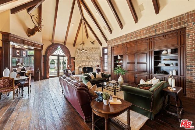 19000 Dorlon Drive, Tarzana CA: https://media.crmls.org/mediaz/26713203-0e3b-4d62-8245-218418fc95c1.jpg
