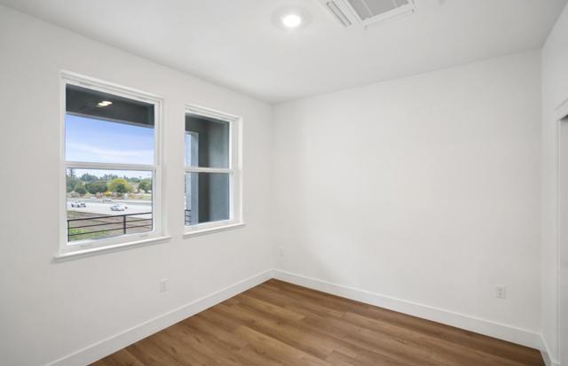 Image 30 of 46 For 671 Lindendale Court 168-18 Pla