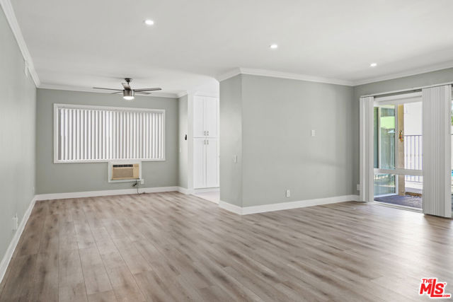 11860 Chandler Boulevard, Valley Village CA: https://media.crmls.org/mediaz/2671c97b-f724-40f4-a272-1c01d0bd818b.jpg