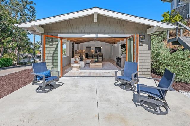 Detail Gallery Image 20 of 30 For 555 Amphitheatre, Del Mar,  CA 92014 - 4 Beds | 3/1 Baths