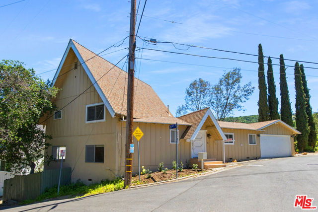 4236 Ensenada Drive, Woodland Hills CA: https://media.crmls.org/mediaz/2671f1a6-3de4-431b-870a-b68512ddd8c5.jpg