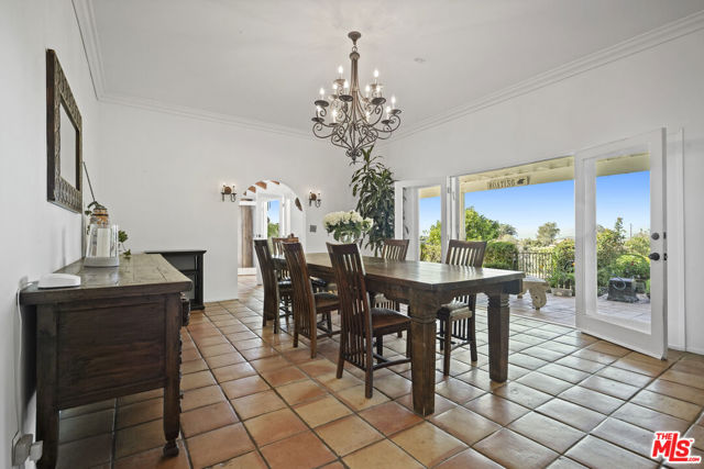 6855 Dume Drive, Malibu CA: https://media.crmls.org/mediaz/26725f08-3cf5-4077-aa0f-51ce47b88292.jpg