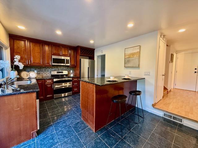 347 Kinross Drive, Walnut Creek CA: https://media.crmls.org/mediaz/267262b7-ff5c-4ab6-8e8c-40fdba067d38.jpg