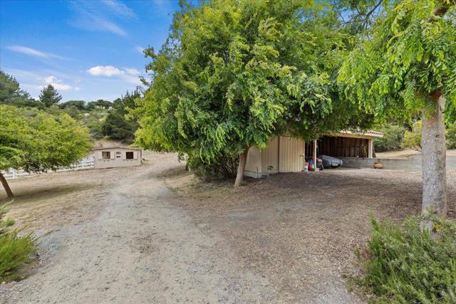 2710 Summerland Road,  CA: https://media.crmls.org/mediaz/2673176d-5ca8-463e-bf27-9946a1e5c492.jpg