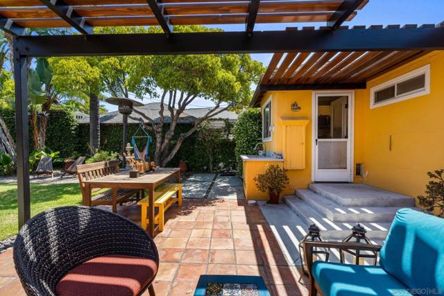 6677 W 88th St, Los Angeles CA: https://media.crmls.org/mediaz/2673d824-c9fa-4272-b3f0-44a82a75c5e9.jpg