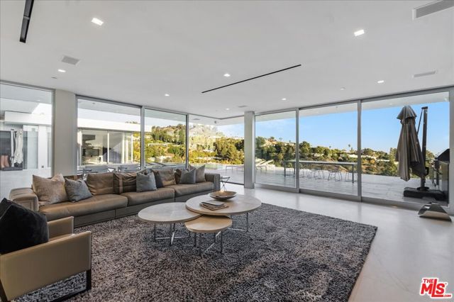 1620 Carla, Beverly Hills CA: https://media.crmls.org/mediaz/267424e5-d1c1-4608-8e6c-5f47656ee4eb.jpg