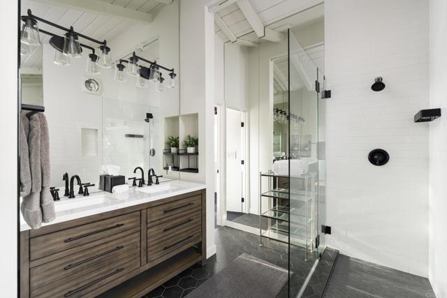 5306 Linea Del Cielo, Rancho Santa Fe CA: https://media.crmls.org/mediaz/2674678b-c29b-46e1-8e73-8c29dcd4b549.jpg