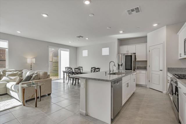 2051 Rosewood Drive, Hollister CA: https://media.crmls.org/mediaz/267487d5-8256-4fae-a0f0-3eaedb1430a1.jpg