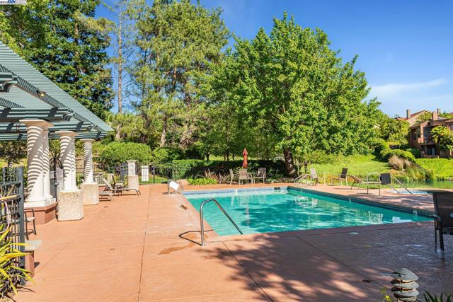 4001 W Lakeshore Drive, San Ramon CA: https://media.crmls.org/mediaz/2674c649-6de4-4812-9caa-a8f1ef875231.jpg