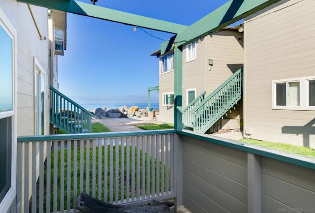 1680 B Seacoast Drive Unit B, Imperial Beach CA: https://media.crmls.org/mediaz/2674ccc1-d2a0-45aa-9a72-1d9b09fe2cb0.jpg
