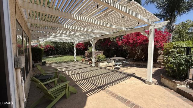 12670 Crescentmeadow Court, Moorpark CA: https://media.crmls.org/mediaz/2674eb81-c527-40e7-9ce7-6e888043459b.jpg