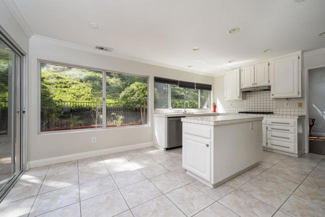Detail Gallery Image 28 of 44 For 1688 Crystal Ridge Ct, Vista,  CA 92081 - 4 Beds | 2/1 Baths