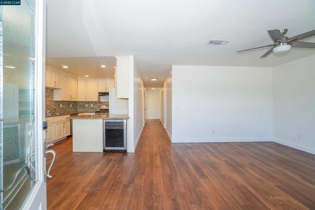 81 Pioneer Ct, Oakley CA: https://media.crmls.org/mediaz/26753ee2-4c7f-4dd1-a6d4-4ce4415033d5.jpg
