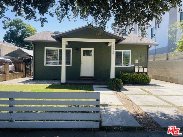 2908 Glenhurst Avenue, Los Angeles CA: https://media.crmls.org/mediaz/2675a206-aa46-41ab-b7f1-0e9a8f1fcc47.jpg