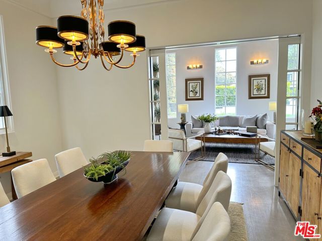 723 10th Street, Santa Monica CA: https://media.crmls.org/mediaz/2675bd1d-bbec-4a50-87fd-a92a64e66366.jpg