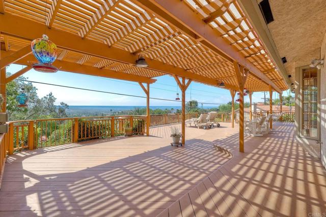 1650 Elevado Road, Vista CA: https://media.crmls.org/mediaz/2675feb6-e987-4359-83e6-22b7ef71ed53.jpg