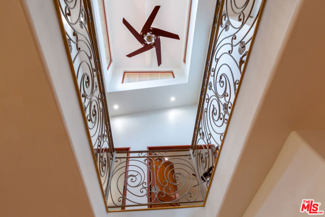 10734 Lindbrook Drive, Los Angeles CA: https://media.crmls.org/mediaz/2676be8f-e75e-445f-b45d-2e2f40583985.jpg