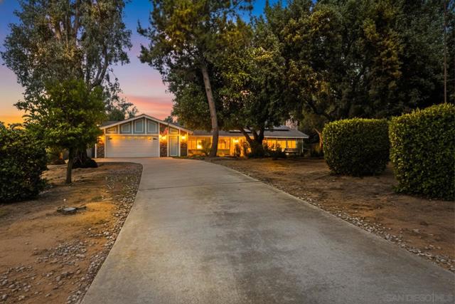 16120 Poderio Ct., Ramona CA: https://media.crmls.org/mediaz/26770e9d-1bbf-4ed5-a6a6-17ea9f606cc4.jpg