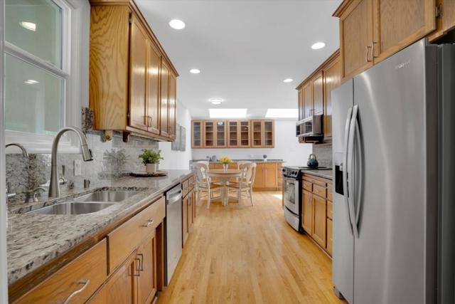 1583 Mitchell Way, Redwood City CA: https://media.crmls.org/mediaz/26770f15-f718-4982-884d-28f8cbb9df21.jpg