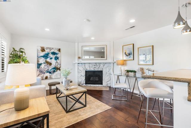 1233 Broadway, Alameda CA: https://media.crmls.org/mediaz/267718fe-7950-4e57-ba3b-c26c059390cc.jpg