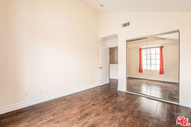 13743 Cordary Avenue, Hawthorne CA: https://media.crmls.org/mediaz/26774bae-03fb-4696-8813-8085ef5073b3.jpg