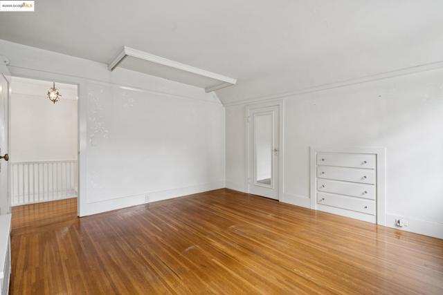 618 Boulevard Way, Piedmont CA: https://media.crmls.org/mediaz/2677e6d3-2a8f-45b1-ae8a-6bb1522f5a8b.jpg