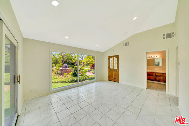 1100 Rodeo Road, Arcadia CA: https://media.crmls.org/mediaz/2677f537-350a-4850-ab61-7b108712de66.jpg