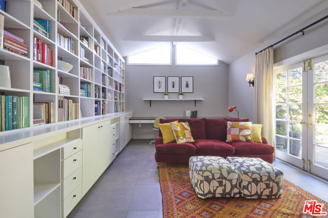 5105 Morella Avenue, Valley Village CA: https://media.crmls.org/mediaz/2677fd44-ef8f-4fda-bf08-7e6a0fe2606c.jpg