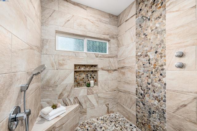 1398 Benedict Ct, Pleasanton CA: https://media.crmls.org/mediaz/26780b44-397e-45a8-8716-bc0356ee096d.jpg