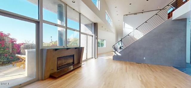 Detail Gallery Image 4 of 20 For 1602 Woodglen Ln, Altadena,  CA 91001 - 3 Beds | 3 Baths