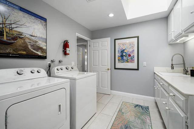 5 Seton Court, Rancho Mirage CA: https://media.crmls.org/mediaz/2678da67-fa04-4a6e-8c25-f2b566df0328.jpg