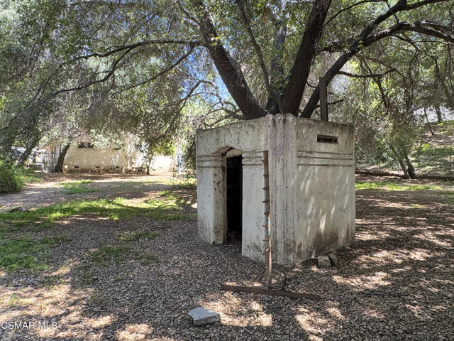 22950 Humming Bird Way, Calabasas CA: https://media.crmls.org/mediaz/2679211b-0bf2-4dbc-84bc-b77d18932544.jpg