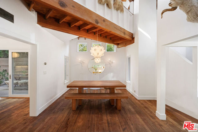 729 Superba Avenue, Venice CA: https://media.crmls.org/mediaz/267973ff-27fe-4721-a574-488714bd088e.jpg