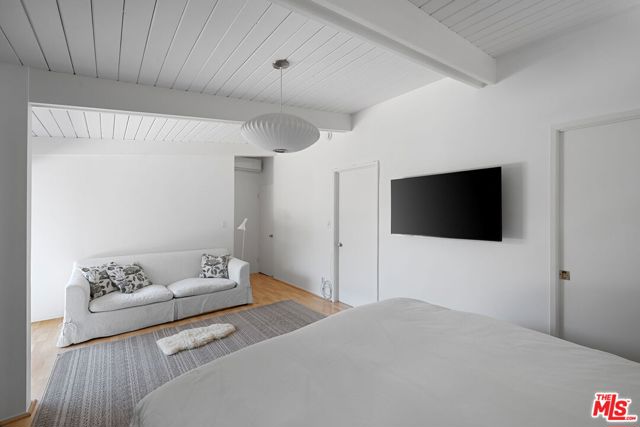 12400 Deerbrook Lane, Los Angeles CA: https://media.crmls.org/mediaz/2679e525-d43d-461a-a329-80e4bf256a66.jpg